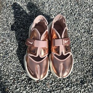 Nike Aqua Rift Liquid Metal Bronze metallic pink size 8
